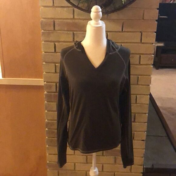 Mountain hardware women’s pullover with hoodie - Picture 2 of 5